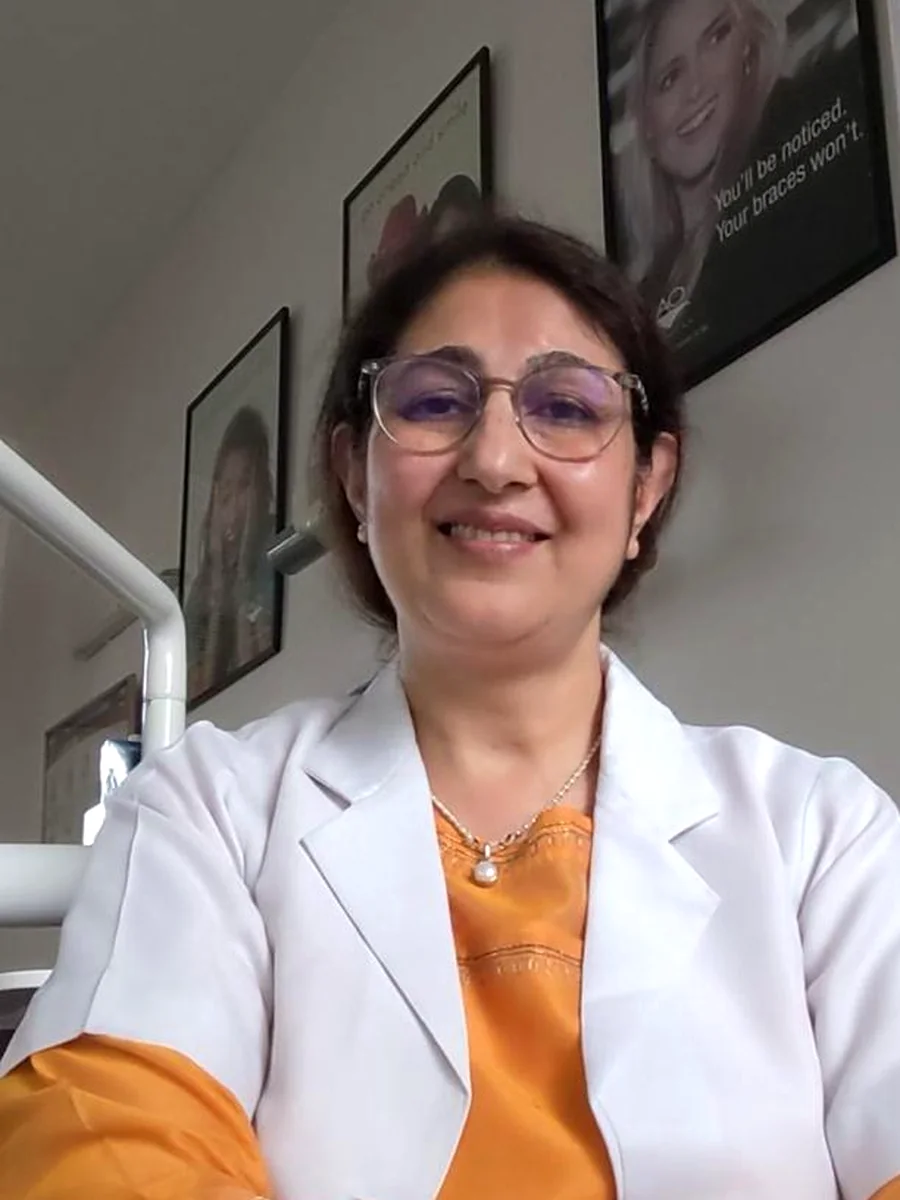 Dr. Mona Prabhakar, specialist orthodontist, Sector 31 Gurugram